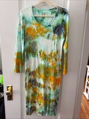For days Ice-Dye Long Sleeve Scoop Neck Dress in Green & Orange